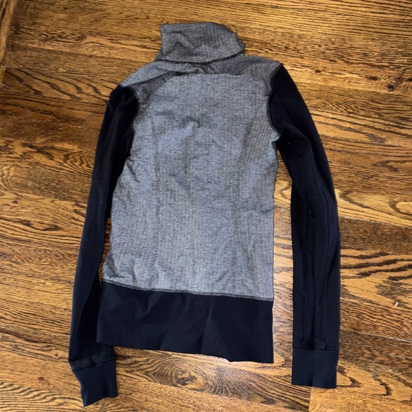Lululemon Nice Asana herringbone Gray and Black Zip-Up Jacket size 2-4 - Picture 8 of 10